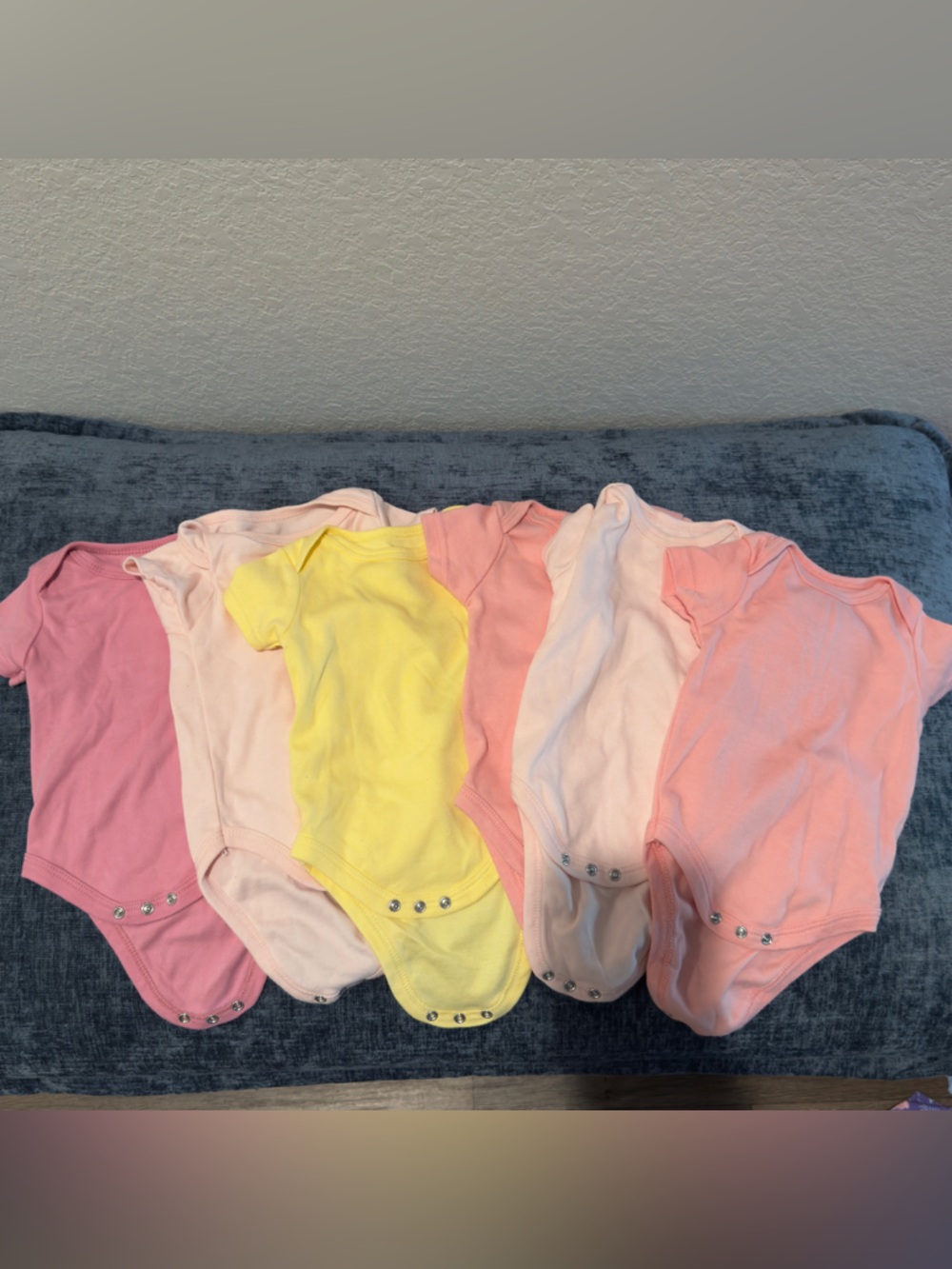 Bundle of 6 onesies